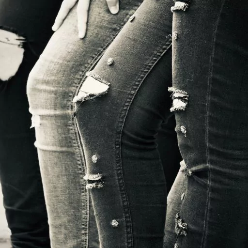 jeans-g67dd06ef7_1920_Image par Luisella Planeta LOVE PEACE de Pixabay